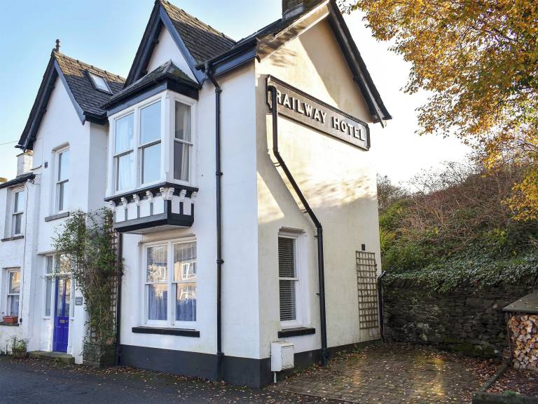 Cottage  Nether Staveley