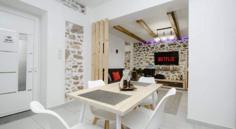 Apartment with sauna & patio | Beach nearby | Suitable for remote work | Pets are welcome in Ierapetra