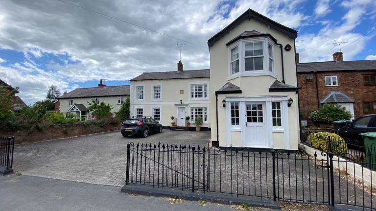 House Crewe-by-Farndon