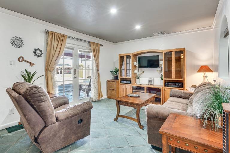 Patio w Garden Views Tranquil Tucson Townhome