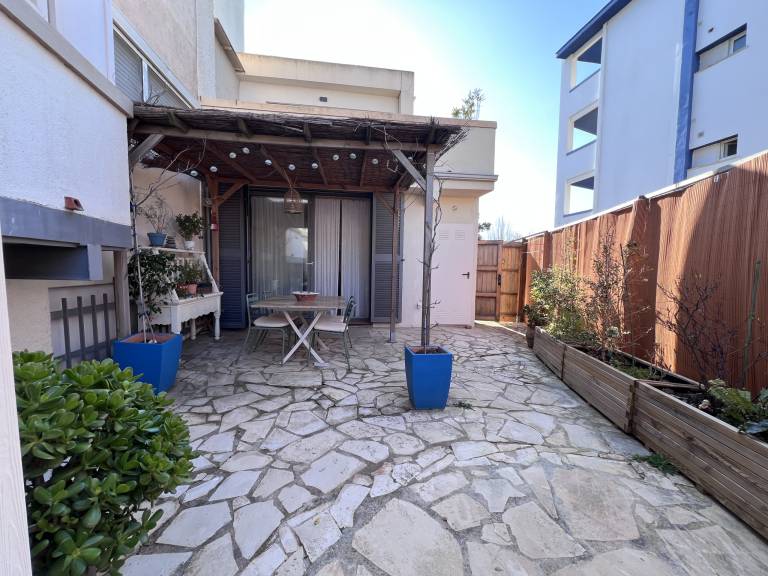 Vacation home with yard & patio — photo 2