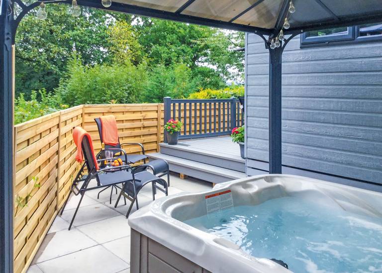 Chalet Bowland Bridge