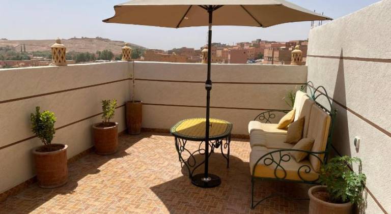 Holiday apartment with patio — photo 5