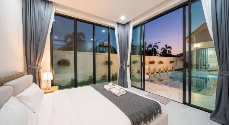 Villa with hot tub & pool — photo 2