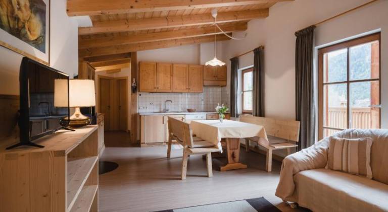 Apartment with yard, sauna & patio | Ski nearby | Dogs allowed — photo 4