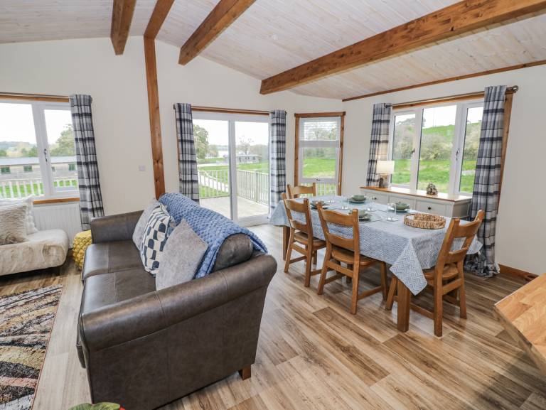 Cottage with garden — photo 3