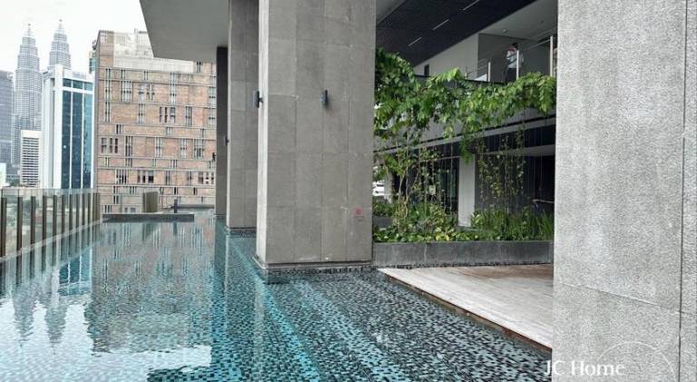 House with pool, jacuzzi & patio | Close to Kuala Lumpur Tower | Perfect for remote work | Pet-friendly — photo 4