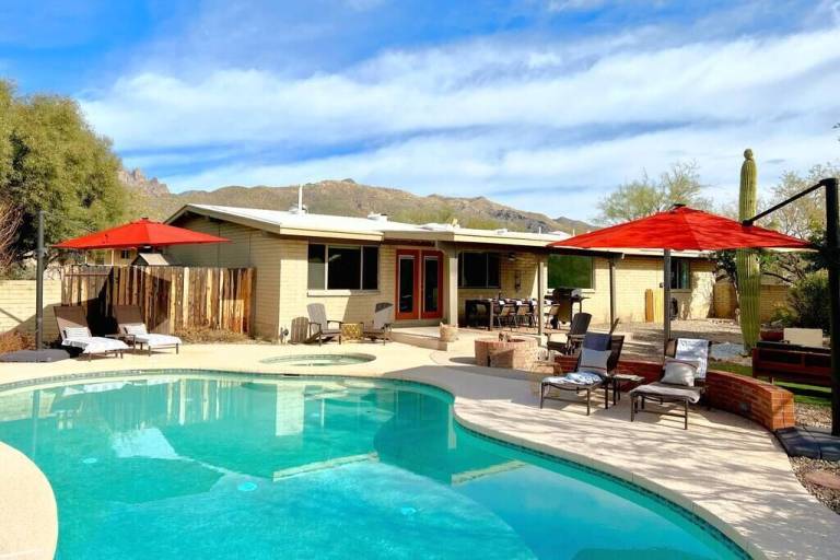 House  Tanque Verde