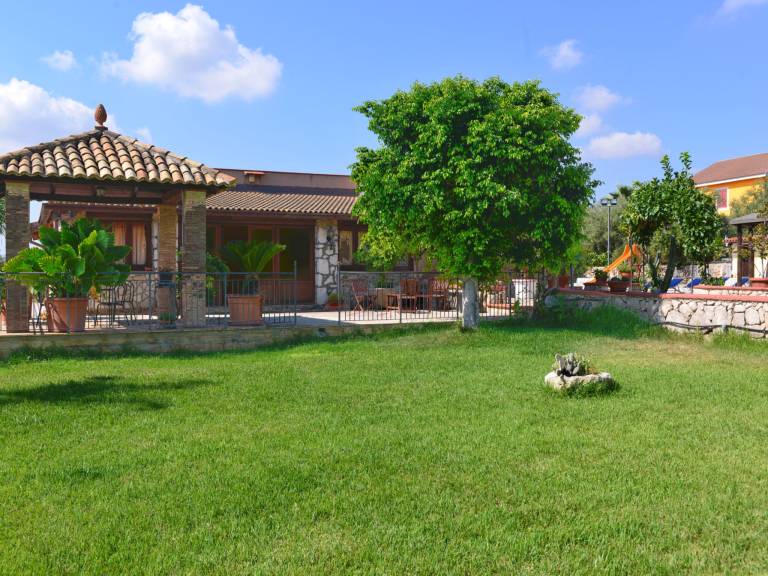 Fully equipped vacation home with patio, private pool & grill | Nature view | Pets allowed — photo 4