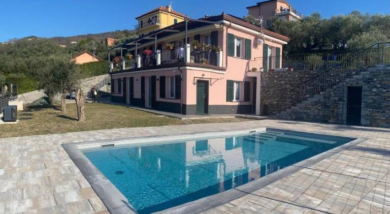 Apartment with pool in Chiavari