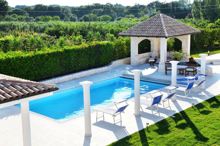 Vacation home with BBQ, terrace & private pool — photo 3