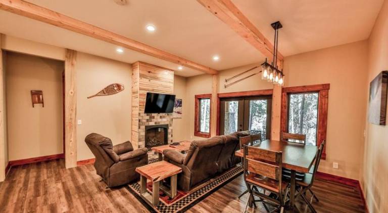 New creek side chateau guest suite! Booking for Ski Season NOW! With hot tub! — photo 4