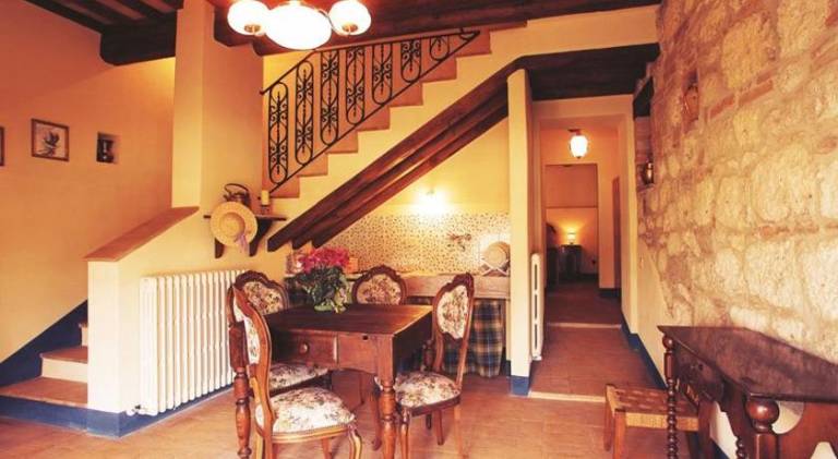 Serviced apartment with pool, garden & patio — photo 4