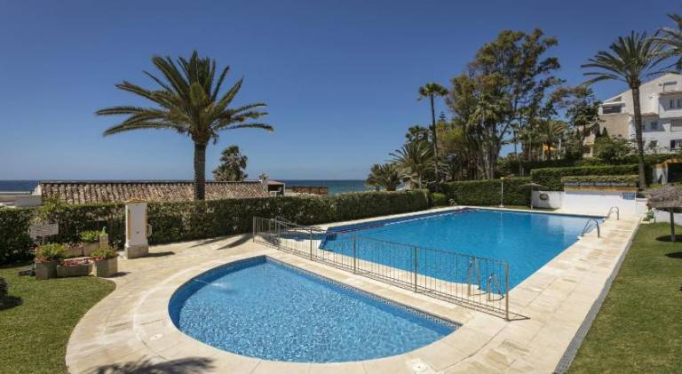 Beautiful house with garden, patio & pool | Beach nearby | Pets allowed — photo 2