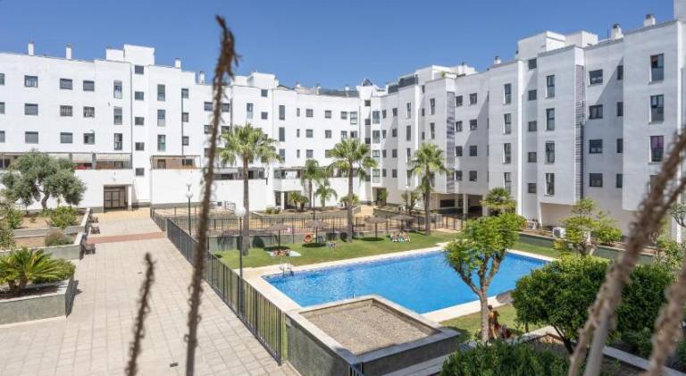 Fully equipped beautiful rental apartment with terrace, garden & pool | Perfect for remote work | Pets are welcome — photo 5