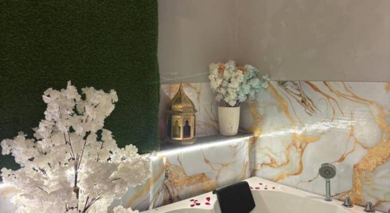Holiday apartment with patio & jacuzzi — photo 3