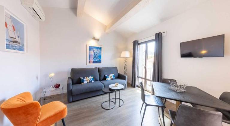 Apartment with patio | Pets allowed — photo 2