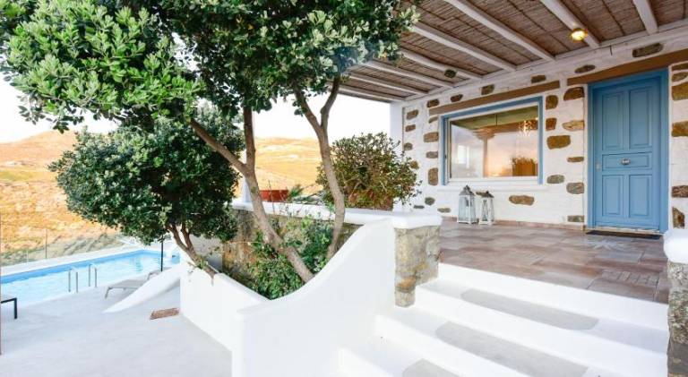 House with yard, patio & pool — photo 4