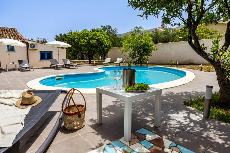 Family-friendly beautiful villa with barbecue & private pool | Pet-friendly — photo 3