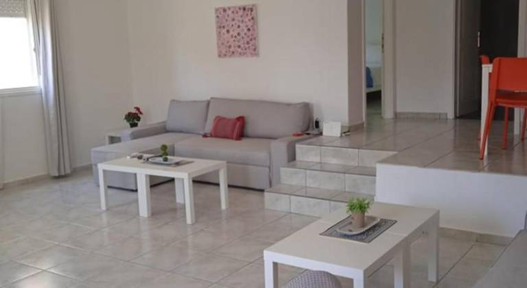Holiday apartment with terrace & garden in Kavala