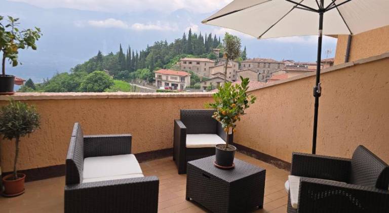 Holiday apartment with terrace & garden — photo 4