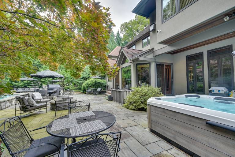 Hot Tub Gym Game Room Luxe Estate in Longmeadow