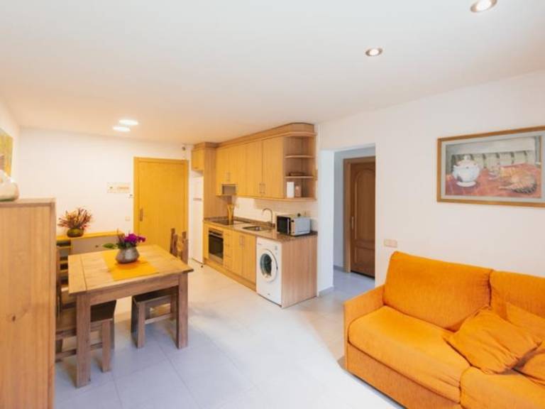 Apartment with barbecue & pool — photo 3