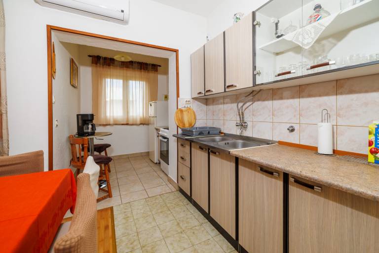 Rental apartment with terrace, yard & grill | Garden view — photo 3