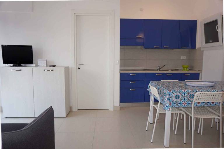 Apartment with terrace & yard — photo 5