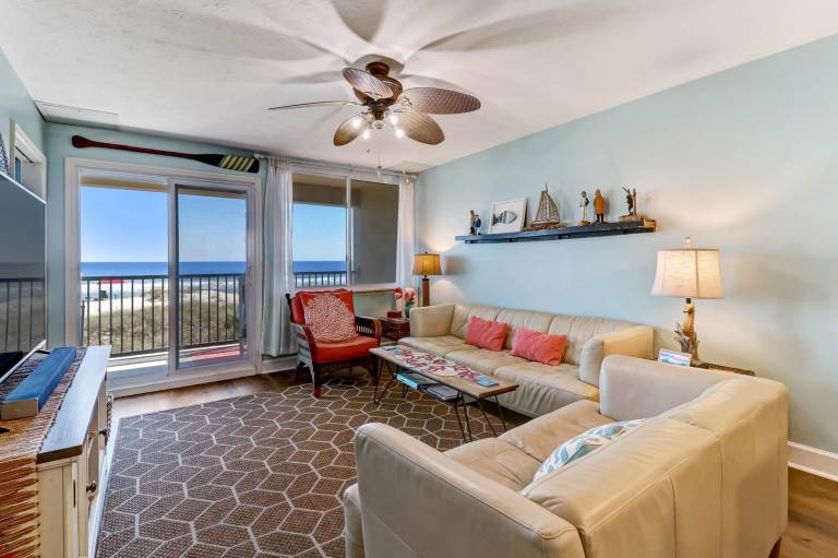 Beach Style Condo includes Smart Speaker and Beach Access — photo 4