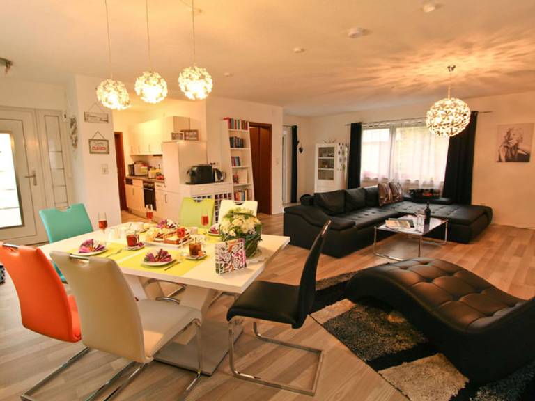 Dieterich 1 Apartment with Terrace, Private Garden and Wi-Fi — photo 4