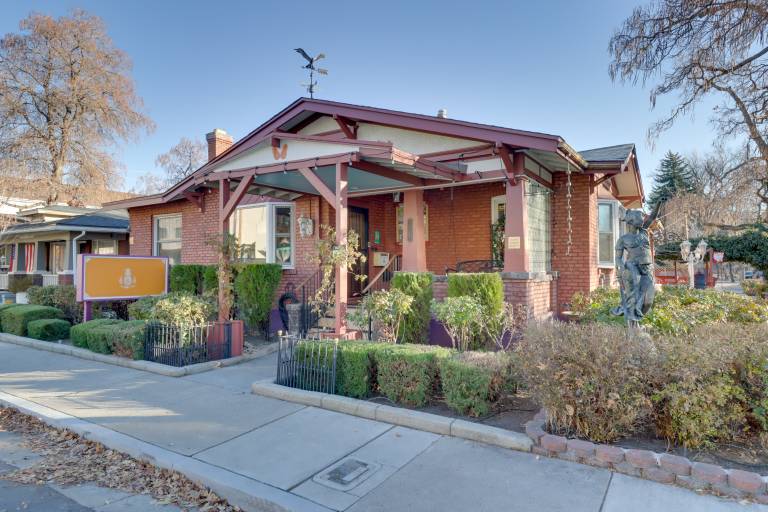 House Riverwalk District