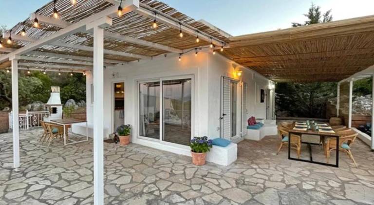 House with BBQ, private pool & garden — photo 5