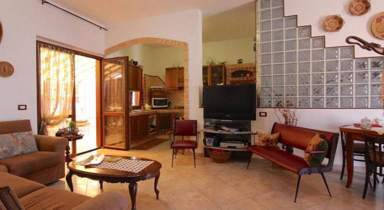 House with 2 rooms for 4 persons — photo 2