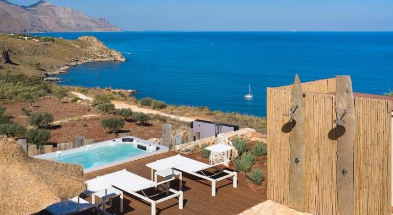Villa with pool & jacuzzi — photo 5