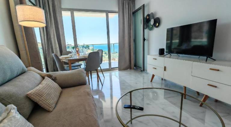 Holiday apartment with private pool, garden & patio — photo 2