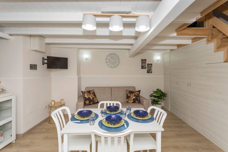 Ariel House Apartment with Private Patio in Central Catania — photo 5