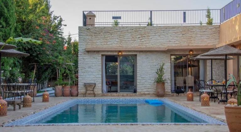 Villa with pool — photo 4