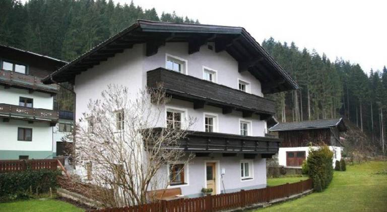 Rental apartment with yard & terrace in Woergl