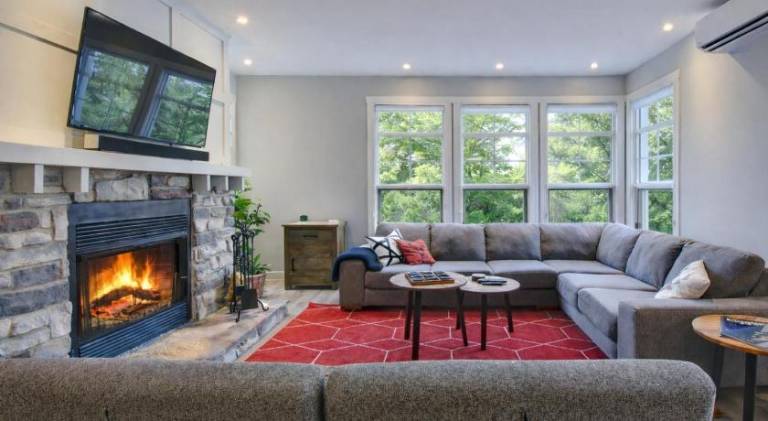 Holiday apartment with pool & jacuzzi in Mont-Tremblant, QC