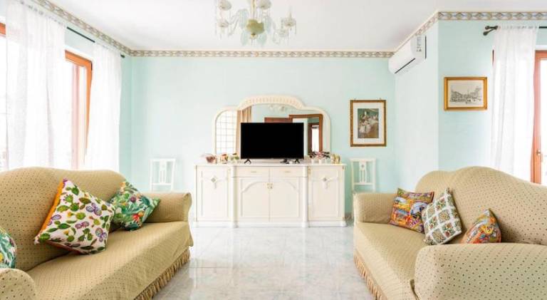 Family-oriented rental apartment with grill, terrace & hot tub | Pet-friendly — photo 2