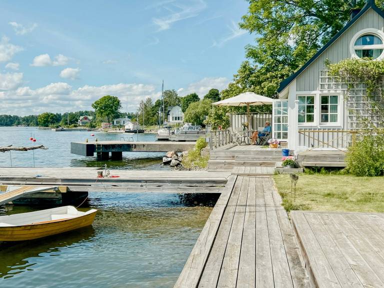 Vacation home with terrace, yard & BBQ | Water view — photo 2