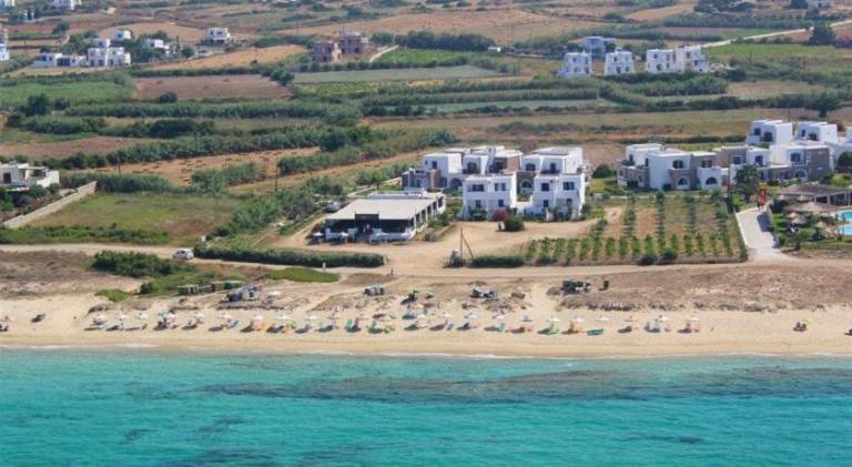 Holiday apartment with patio & garden in Naxos