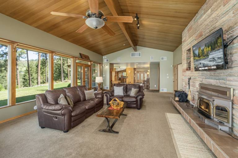 House with barbecue & hot tub — photo 4