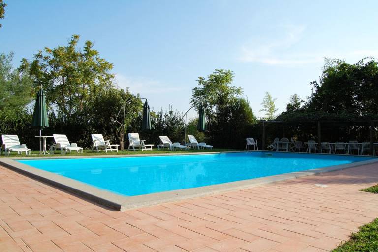 Villa with grill, terrace & pool — photo 2