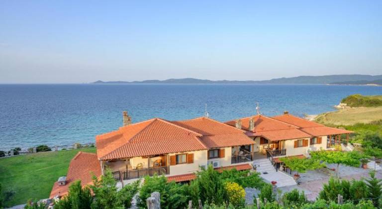Holiday apartment with terrace, garden & grill | Pet-friendly in Aristotelis