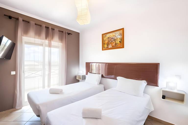 Fully equipped wonderful rental apartment with yard, barbeque & pool | Pets allowed — photo 2