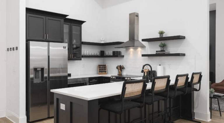 Condo 3 miles to Broadway, Walk to Restaurants and Coffee in Nashville, TN