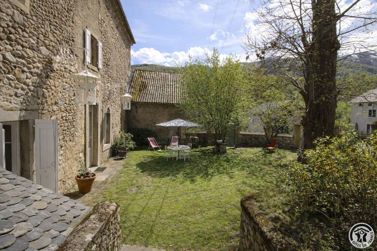 Gite with yard & grill — photo 4