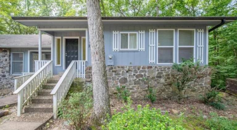 Vacation home with pool | Pets are welcome in Hot Springs, AR